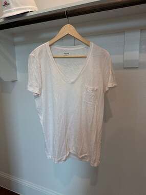 Madewell Whisper Cotton V-Neck Pocket Tee in Optic White, Size Large